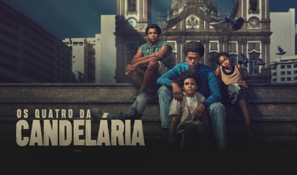 教堂台阶上的孩子