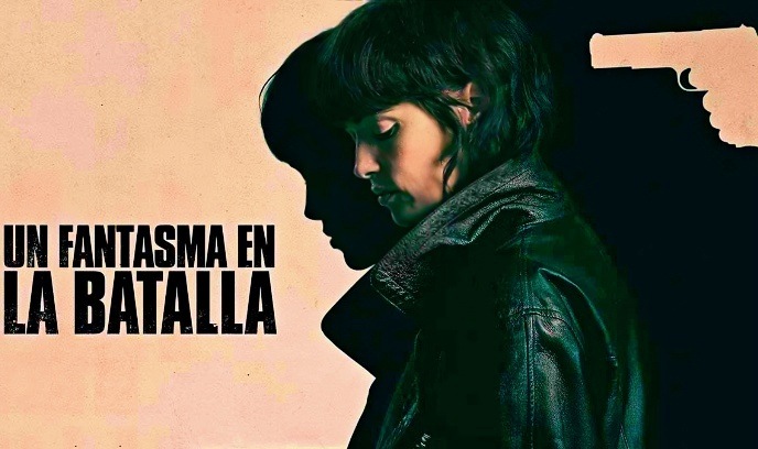 她行走于黑暗中