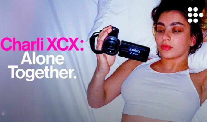 查莉XCX：一同孤独