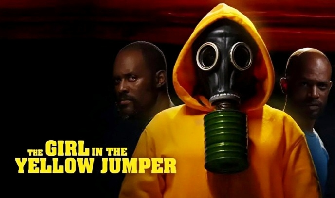 穿黄色套头衫的女孩