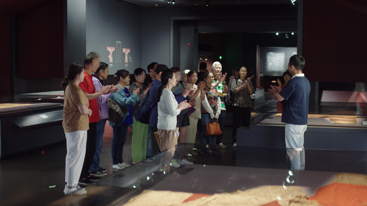 今人不见古时玥