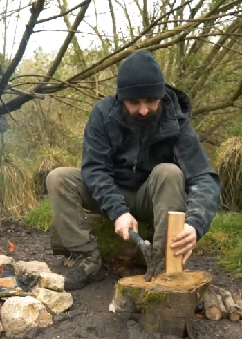 小二荒野求生记录片