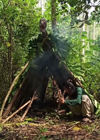 东易荒野求生记录片