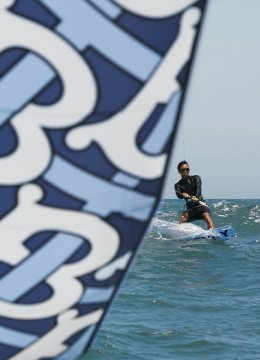 Burberry风筝冲浪