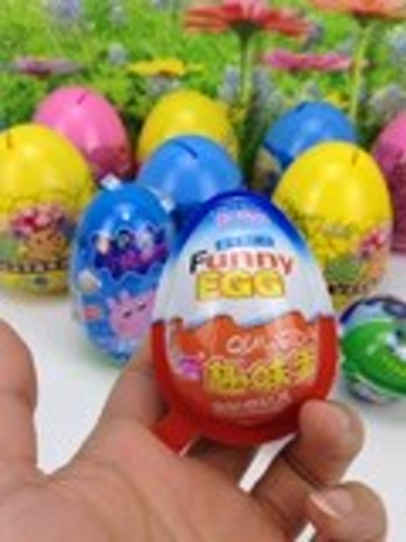 悠悠玩具拆玩奇趣蛋