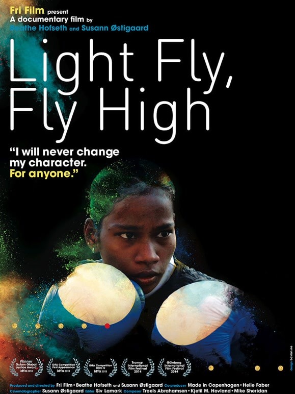 看她轻轻地飞起